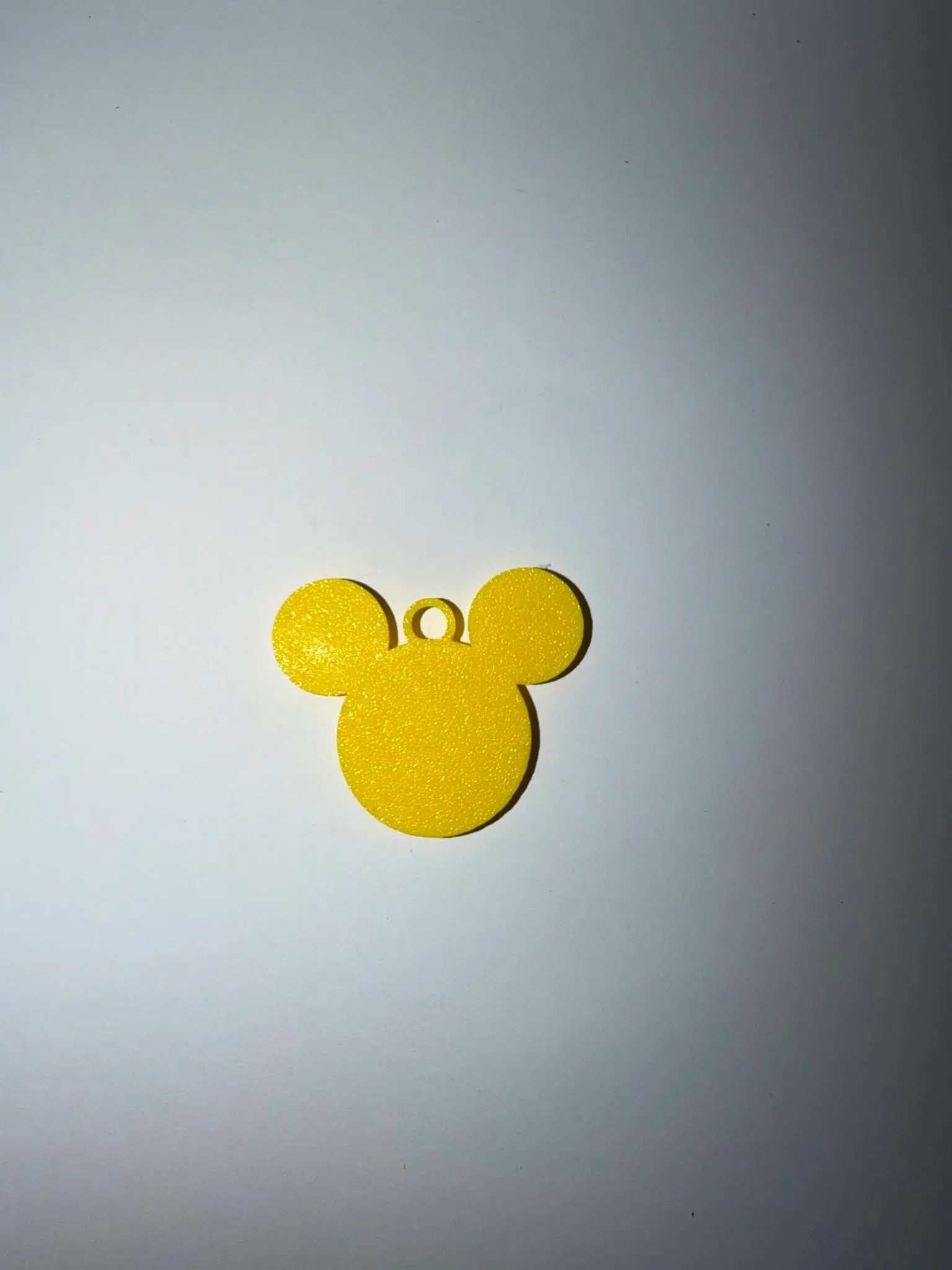 Llavero Silueta Mickey Mouse - Diseño Clásico con Acabado Texturizado