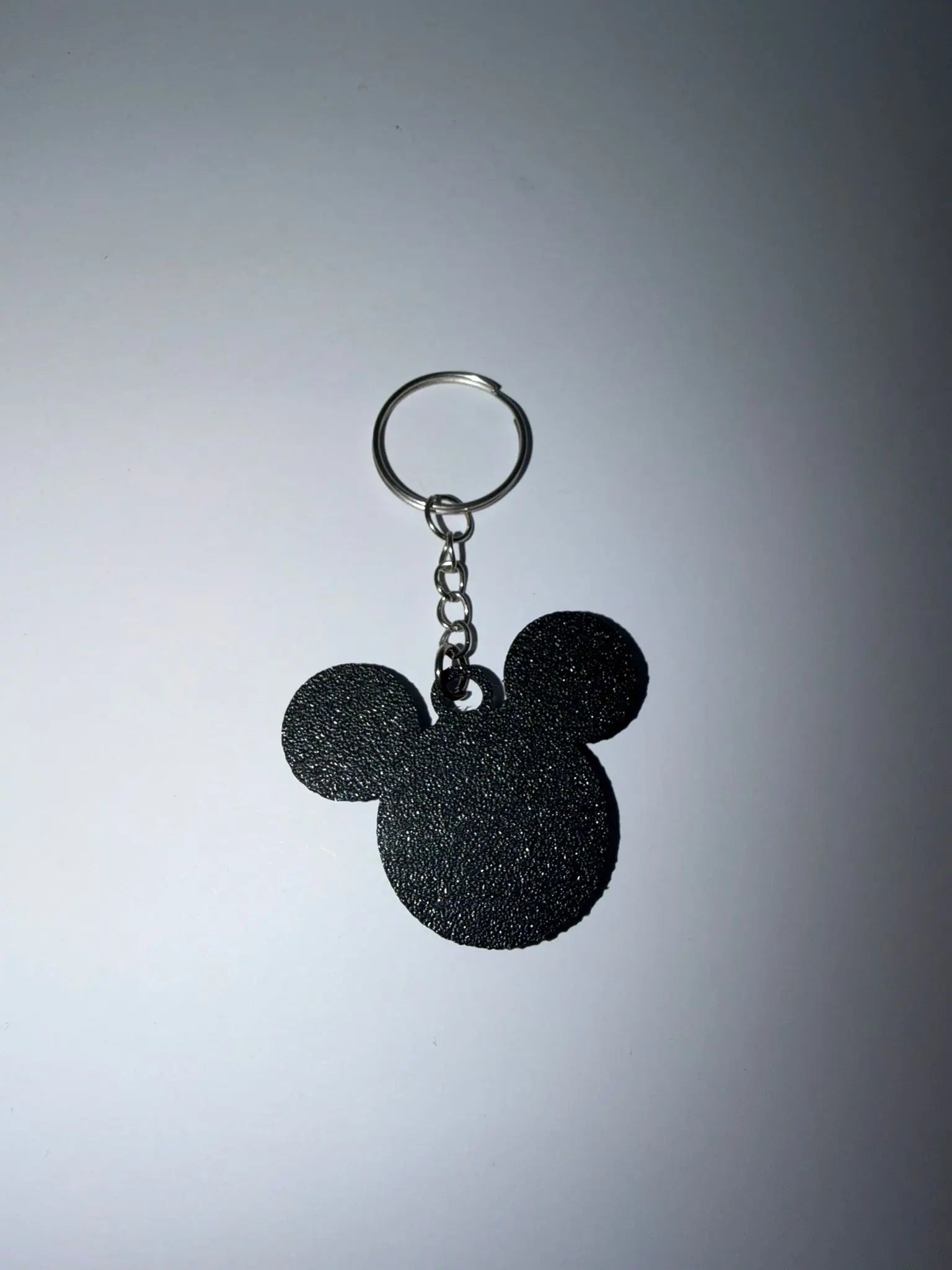 Llavero Silueta Mickey Mouse - Diseño Clásico con Acabado Texturizado