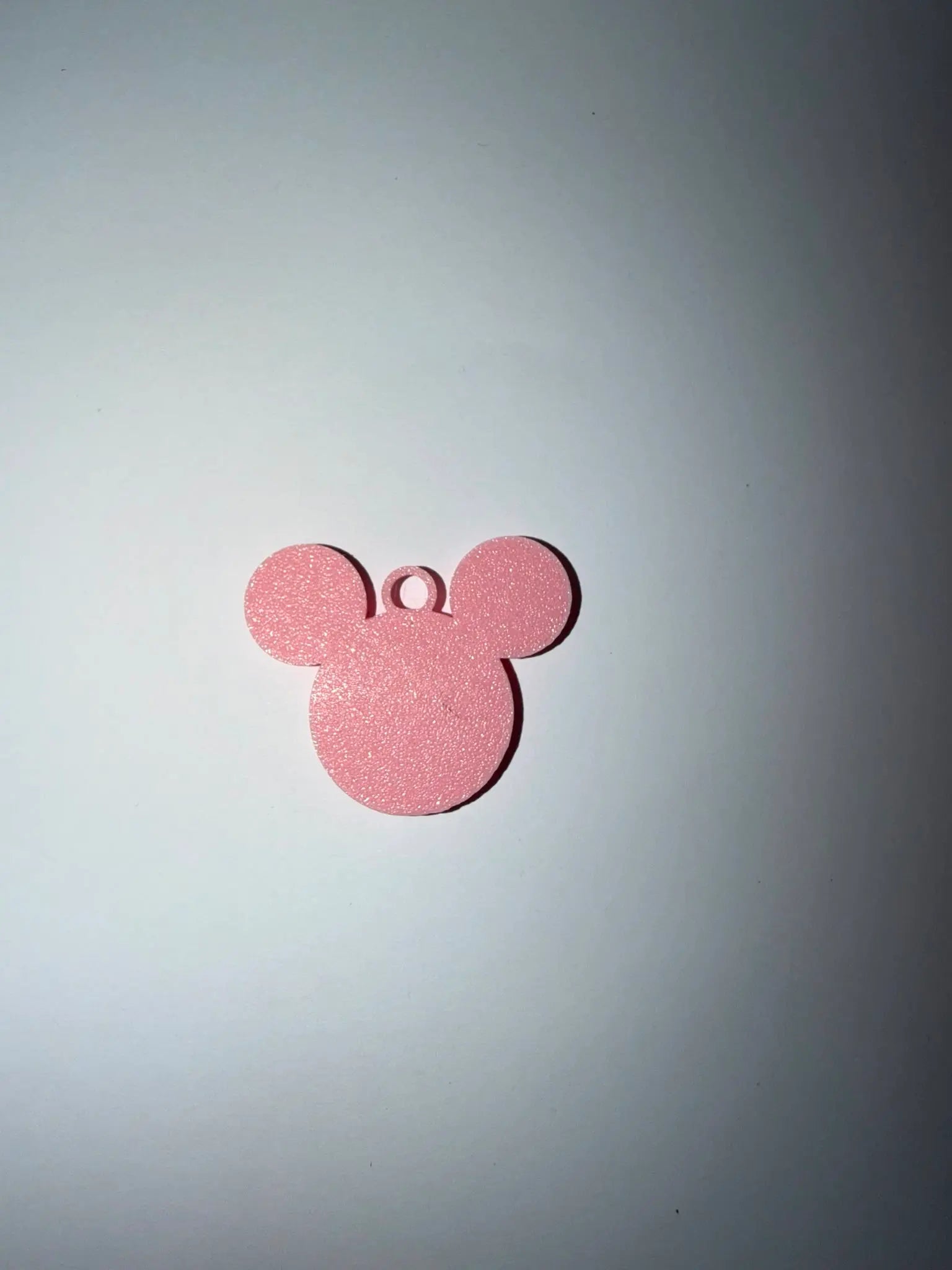 Llavero Silueta Mickey Mouse - Diseño Clásico con Acabado Texturizado