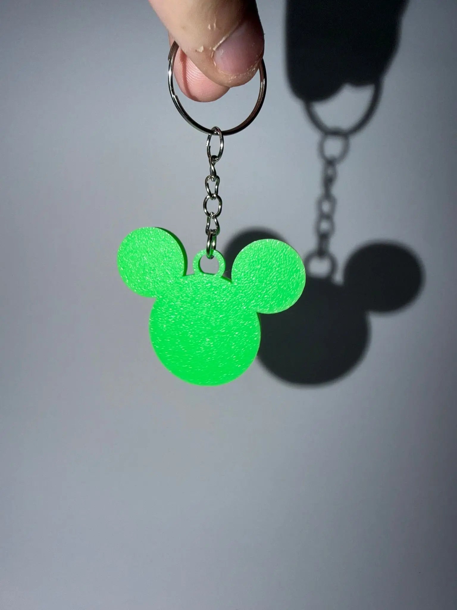 Llavero Silueta Mickey Mouse - Diseño Clásico con Acabado Texturizado