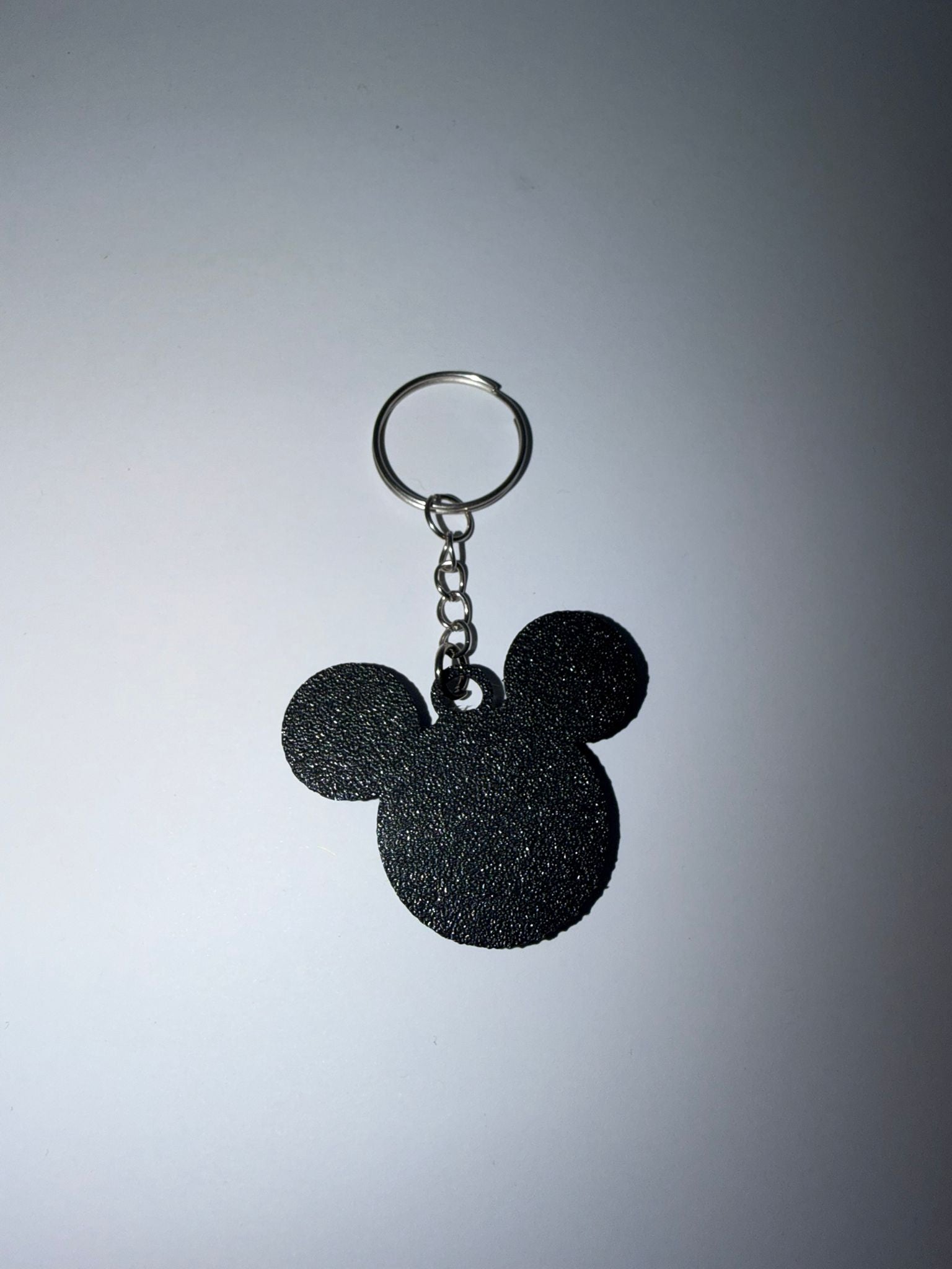 Llavero Silueta Mickey Mouse - Diseño Clásico con Acabado Texturizado